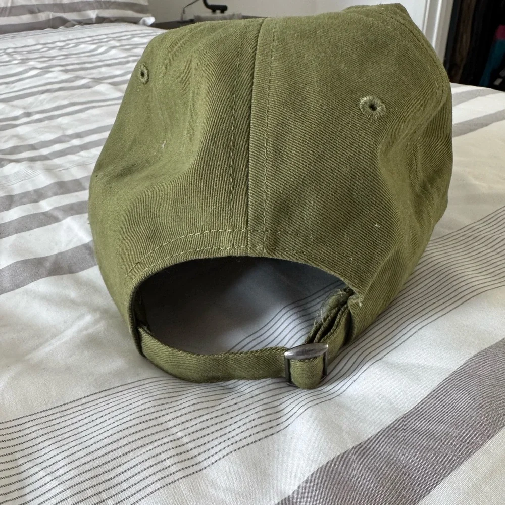 Disney hat - Picture 3 of 3